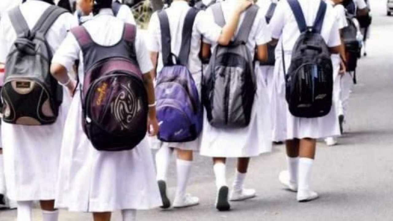 අසරණභාවයට පත් පාසල් දරුවන්ට දීමනාවක් අසරණභාවයට පත් පාසල් දරුවන්ට දීමනාවක්