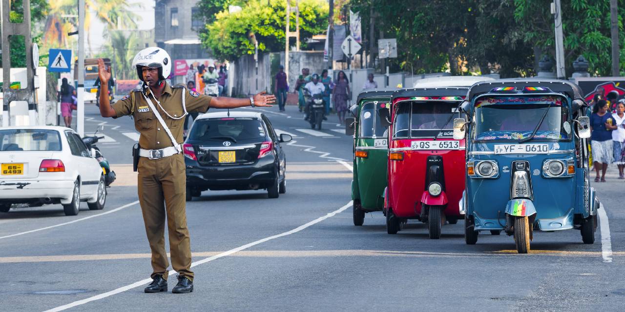 විශේෂ රථ වාහන සැලැස්මක් ගැන පොලිසියෙන් දැනුම්දීමක්