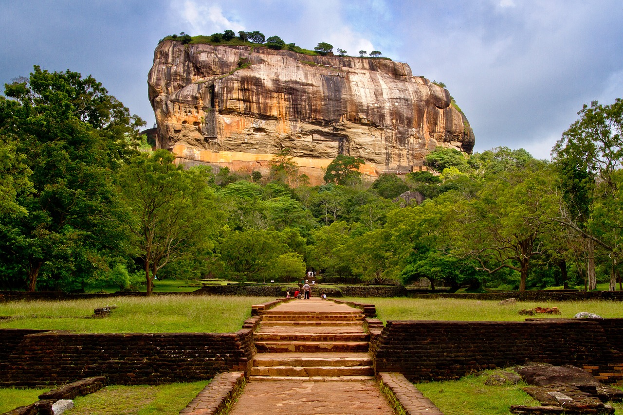 සීගිරිය රාත්‍රි කාලයේදීත් සංචාරකයින් සඳහා විවෘත කිරීමට තීරණයක්