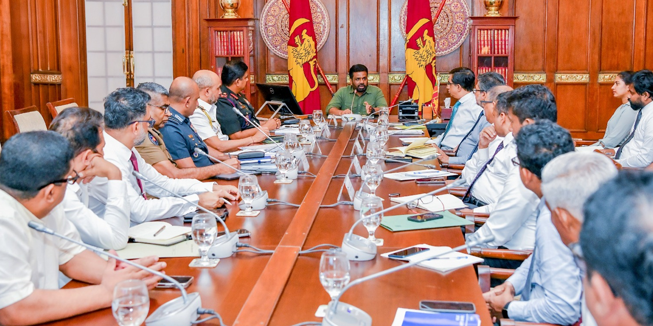 “ක්ලීන් ශ්‍රී ලංකා” කාර්යසාධක බලකායේ සාමාජිකයන් සහ ජනපති අතර හමුවක්