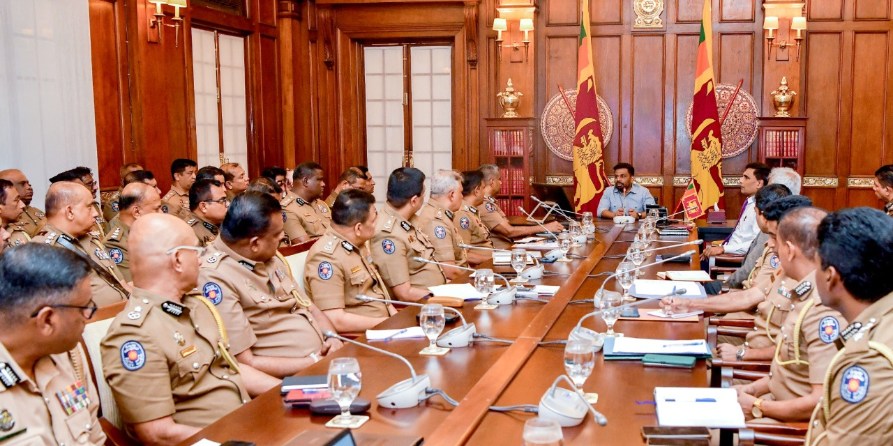ජනපති සහ බස්නාහිර පළාත් පොලිස් ලොක්කන් අතර හමුවක් ජනපති සහ බස්නාහිර පළාත් පොලිස් ලොක්කන් අතර හමුවක්