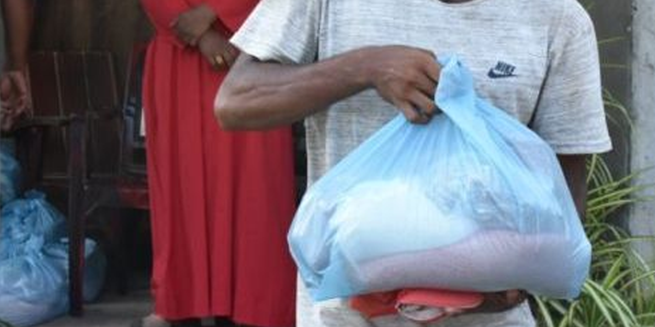 රජයේ ආහාර පැකේජයට මැතිවරණ කොමිෂන් සභාවෙන් වැටක් රජයේ ආහාර පැකේජයට මැතිවරණ කොමිෂන් සභාවෙන් වැටක්