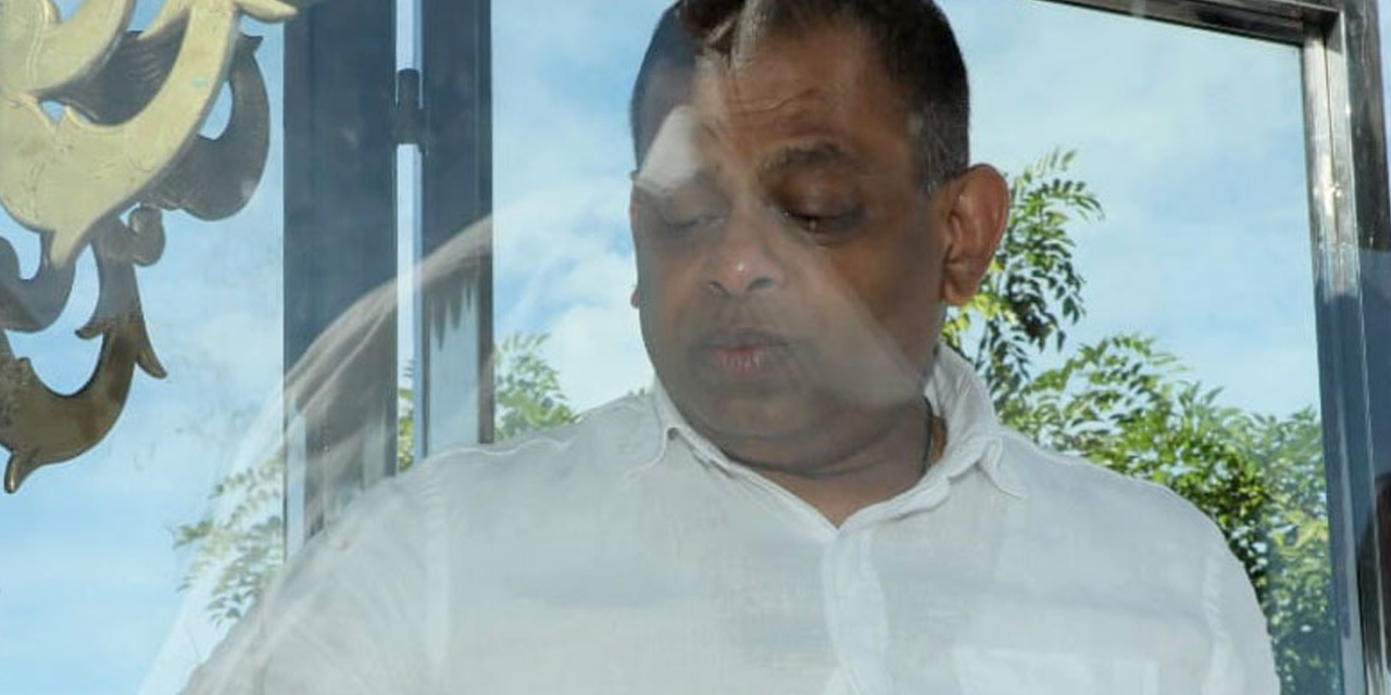 පොලිස්පති දේශබන්දු ගැන විමර්ශනය කරන්න පොලිස් කණ්ඩායමක් පත් කරන්නැයි ඉල්ලීමක් පොලිස්පති දේශබන්දු ගැන විමර්ශනය කරන්න පොලිස් කණ්ඩායමක් පත් කරන්නැයි ඉල්ලීමක්