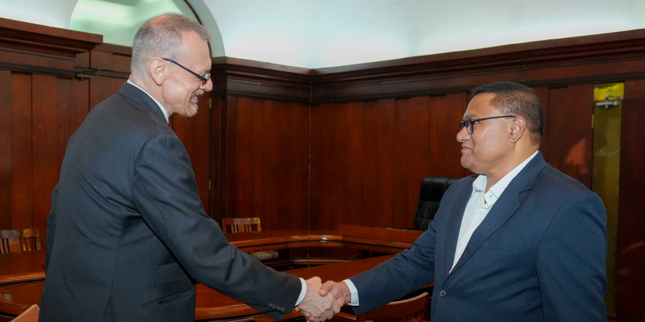 ද්විපාර්ශ්වික ණය ගිවිසුම ප්රතිව්යූහගත කිරීම ඉක්මණින් අවසන් කිරීමට ප්රංශය කැමැත්ත පළ කරයි ද්විපාර්ශ්වික ණය ගිවිසුම ප්රතිව්යූහගත කිරීම ඉක්මණින් අවසන් කිරීමට ප්රංශය කැමැත්ත පළ කරයි