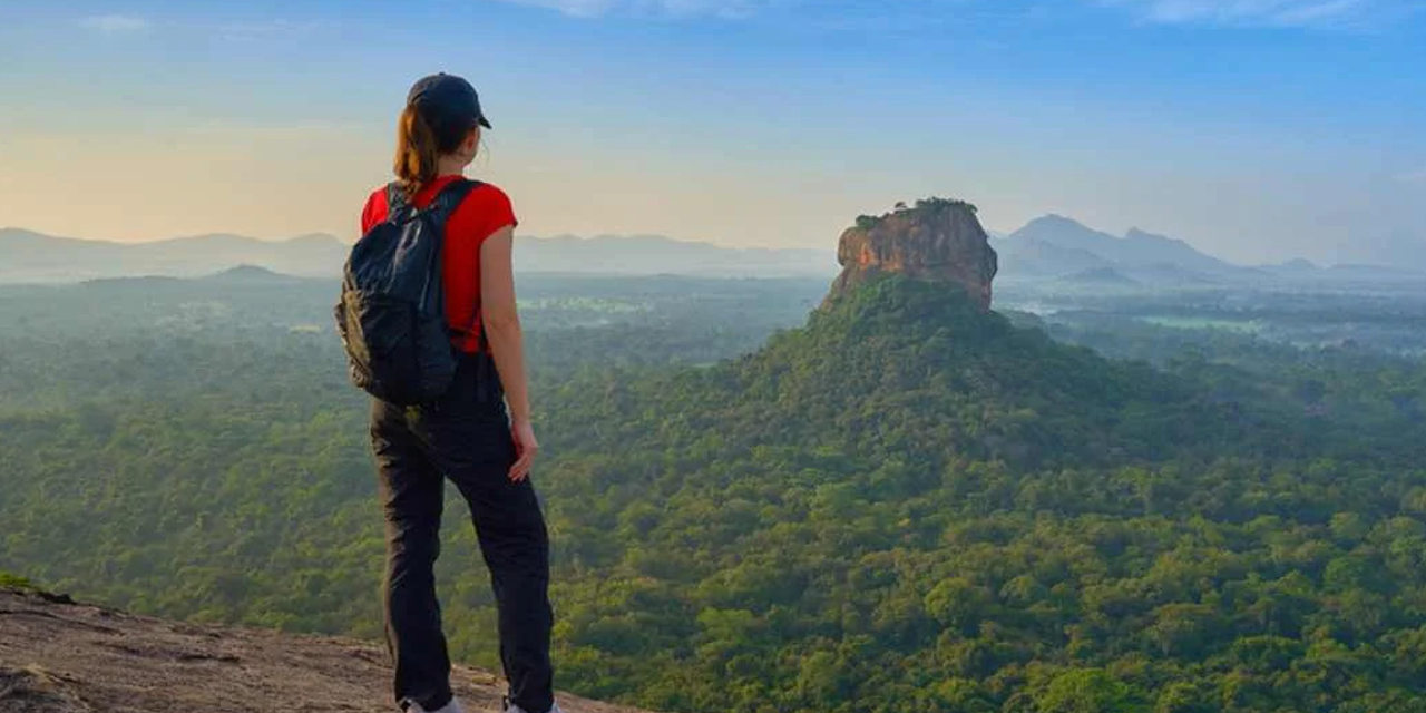 මාස පහට සංචාරකයින් මිලියනයක් ලංකාවට ඇවිත් මාස පහට සංචාරකයින් මිලියනයක් ලංකාවට ඇවිත්