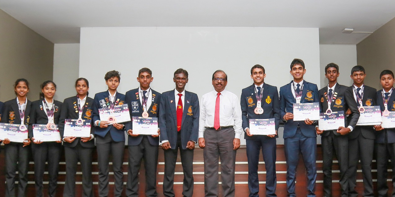 දකුණු ආසියානු කනිෂ්ඨ යොවුන් මේස පන්දු අනුශූරයින් ක්රීඩා අමාත්යවරයා හමුවෙයි දකුණු ආසියානු කනිෂ්ඨ යොවුන් මේස පන්දු අනුශූරයින් ක්රීඩා අමාත්යවරයා හමුවෙයි