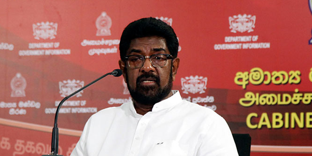 අත්අඩංගුවට ගත් කෙහෙළියගේ සේවිකාව රක්ෂිත බන්ධනාගාරයට අත්අඩංගුවට ගත් කෙහෙළියගේ සේවිකාව රක්ෂිත බන්ධනාගාරයට