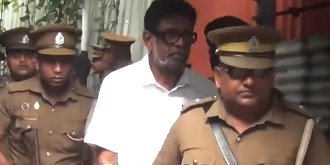 කෙහෙළිය රඹුක්වැල්ලගේ බිරිඳ සහ දියණිය අත්අඩංගුවට කෙහෙළිය රඹුක්වැල්ලගේ බිරිඳ සහ දියණිය අත්අඩංගුවට