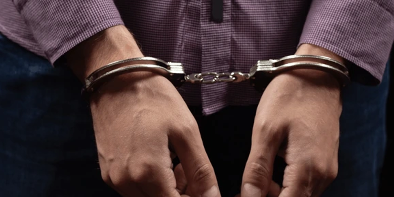 නීති විරෝධී දුම්වැටි 7600ක් සමඟ පුද්ගලයෙක් අත්අඩංගුවට නීති විරෝධී දුම්වැටි 7600ක් සමඟ පුද්ගලයෙක් අත්අඩංගුවට