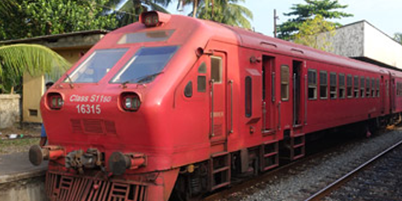 උඩරට මාර්ගයේ දුම්රිය ගමනා ගමනයට බාධා උඩරට මාර්ගයේ දුම්රිය ගමනා ගමනයට බාධා