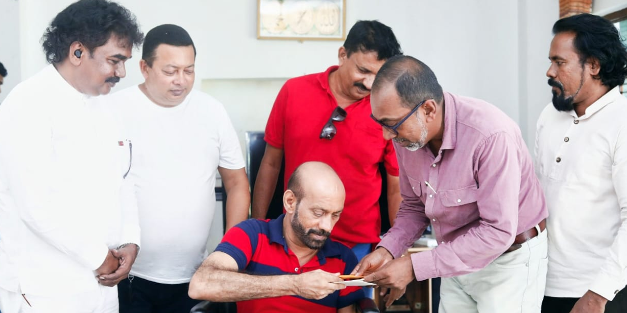 ප්රවීණ ගායන ශිල්පී ඉෂාක් බෙග්ට ජනපති අරමුදලෙන් ලක්ෂ 10ක් ප්රවීණ ගායන ශිල්පී ඉෂාක් බෙග්ට ජනපති අරමුදලෙන් ලක්ෂ 10ක්