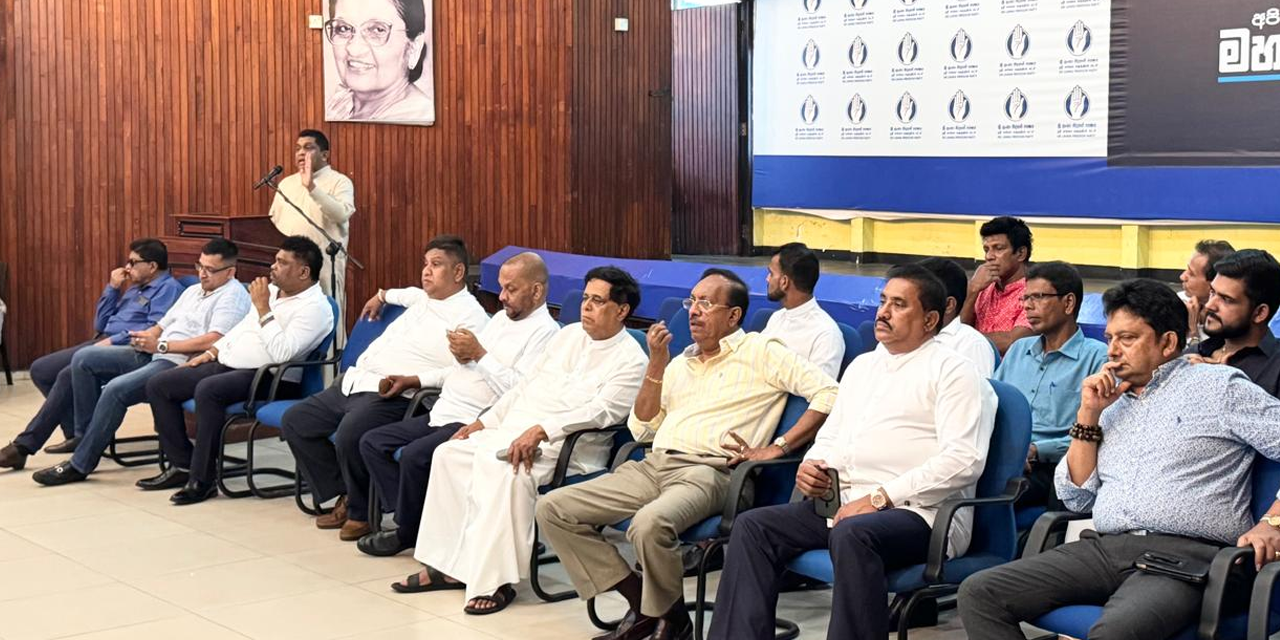 පොදුජන එක්සත් පෙරමුණේ නාගරික මන්ත්රිවරු දිවුරුම් දෙයි පොදුජන එක්සත් පෙරමුණේ නාගරික මන්ත්රිවරු දිවුරුම් දෙයි