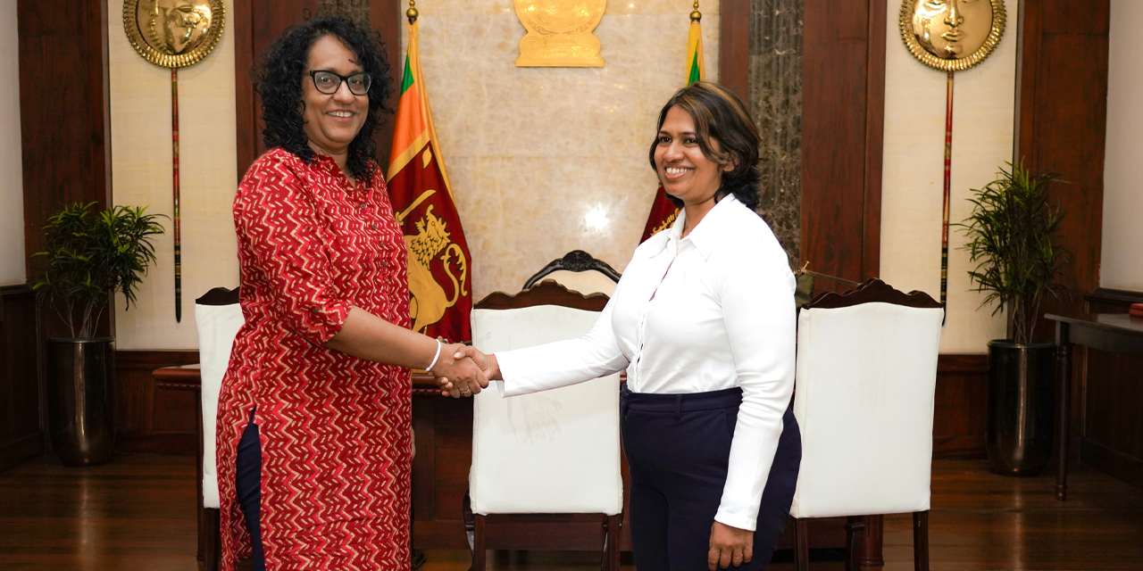 ආචාර්ය නදීශා චන්ද්රසේන අගමැතිනිය හමුවෙයි ආචාර්ය නදීශා චන්ද්රසේන අගමැතිනිය හමුවෙයි