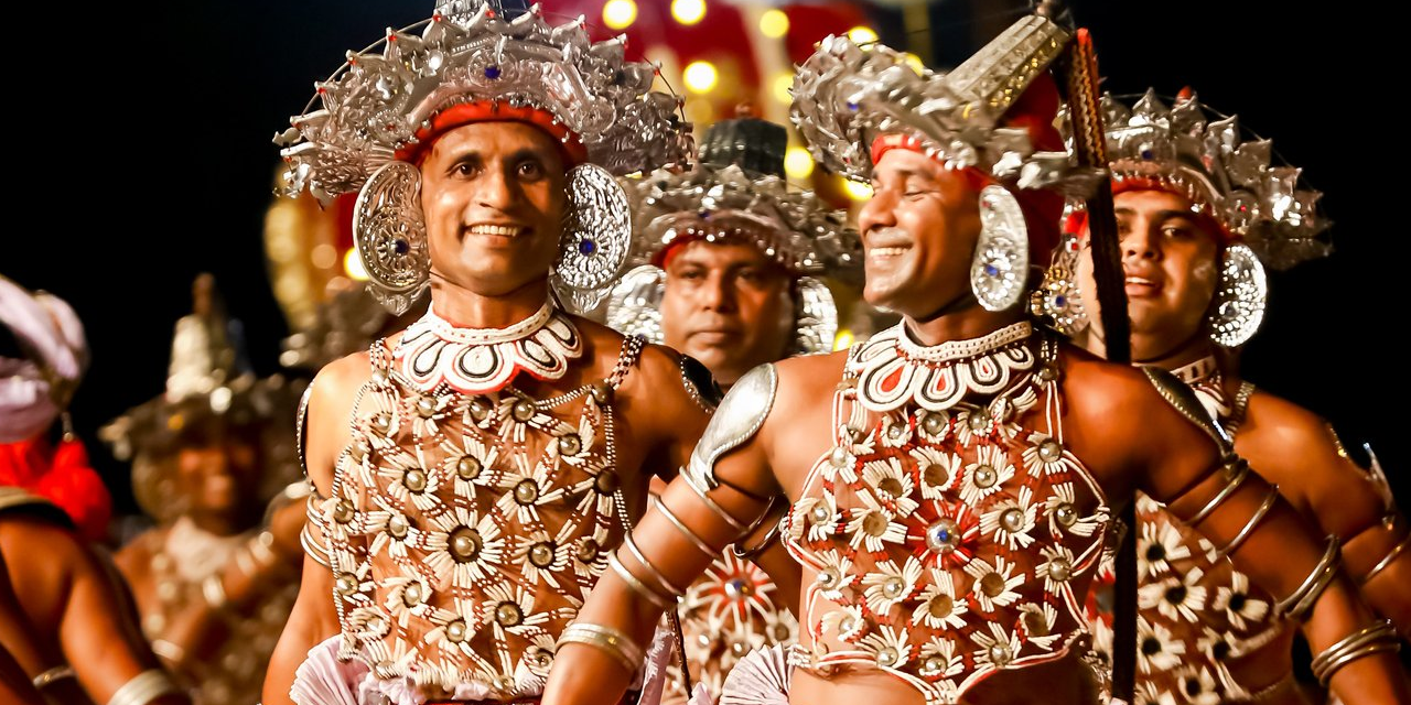 පළමු කුඹල් පෙරහැර අද පළමු කුඹල් පෙරහැර අද