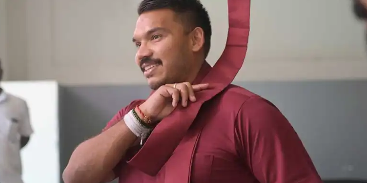 මන්ත්‍රී නාමල් රාජපක්ෂ දිවයිනට පැමිණෙයි