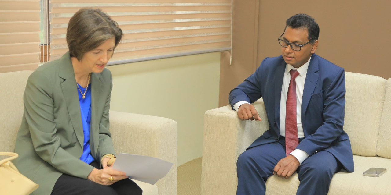 අමාත්ය උපාලි පන්නිලගේ සහ ස්විට්සර්ලන්ත තානාපතිනිය අතර හමුවක් අමාත්ය උපාලි පන්නිලගේ සහ ස්විට්සර්ලන්ත තානාපතිනිය අතර හමුවක්