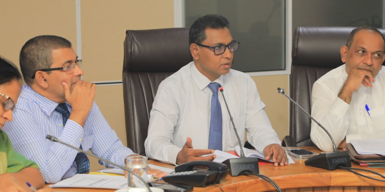 සියලු ව්‍යාපෘති කඩිනම් කරන්න, අමාත්‍ය උපාලි පන්නිලගේ අමාත්‍යංශ නිලධාරින්ට කියයි