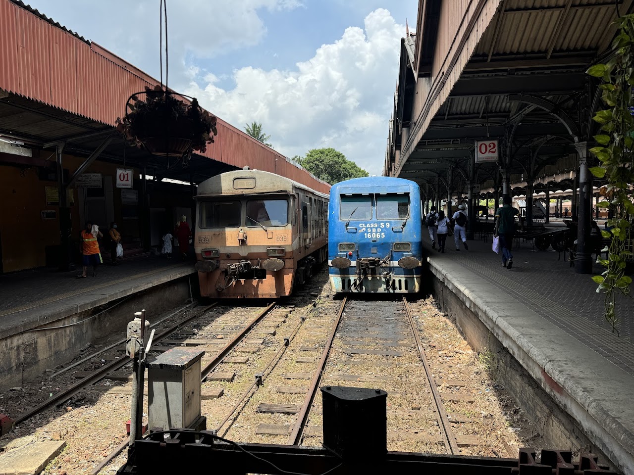 මරදාන දුම්රිය ස්ථානය ක්ලීන් කරන වැඩ අරඹයි