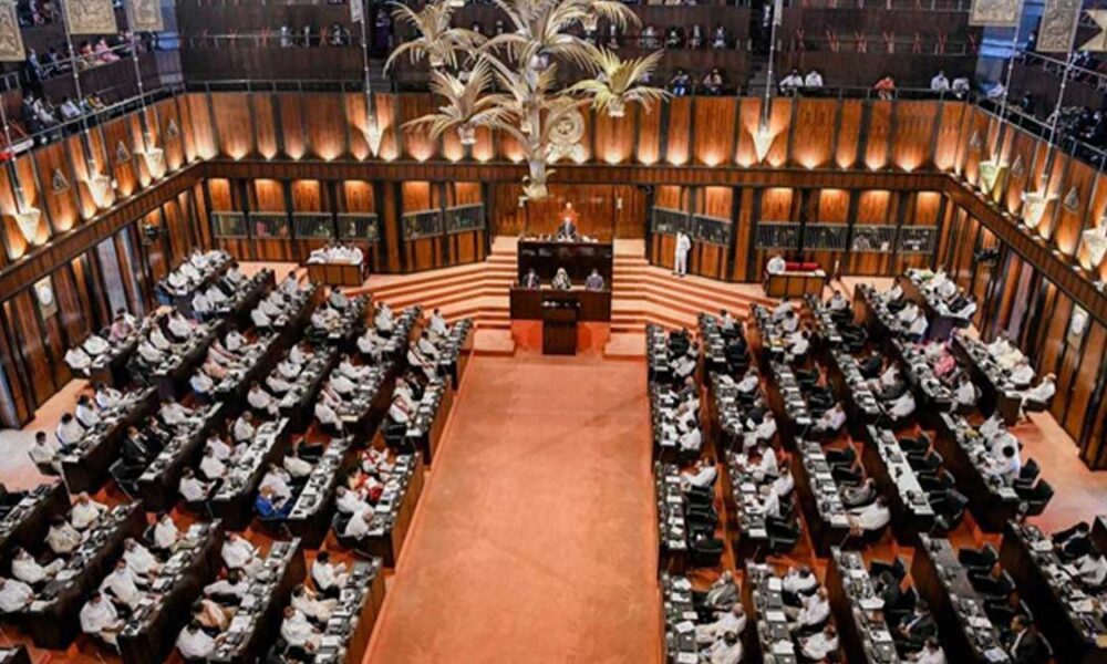 වැඩ බලන්න අමාත්යවරු සිවු දෙනෙක් වැඩ බලන්න අමාත්යවරු සිවු දෙනෙක්