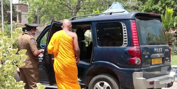 මතුකුඩු සමග කවි බණ හිමි දැලේ මතුකුඩු සමග කවි බණ හිමි දැලේ