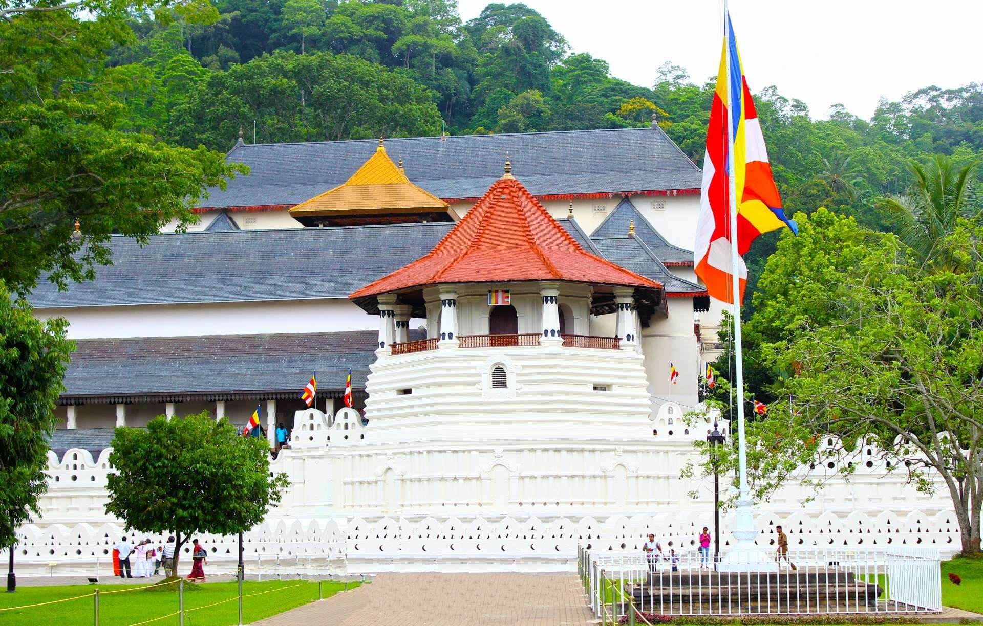 දියවඩන නිලමේ නිලවරණයේදී කාන්තාවන් වීම නිසා ප්‍රාදේශීය ලේකම්වරියන් 100 කට ඡන්දය නැහැ