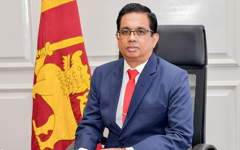 රටේ ජනතාවගෙන් හයෙන් එකක් දුප්පතුන් ජනපති ලේකම් කියයි