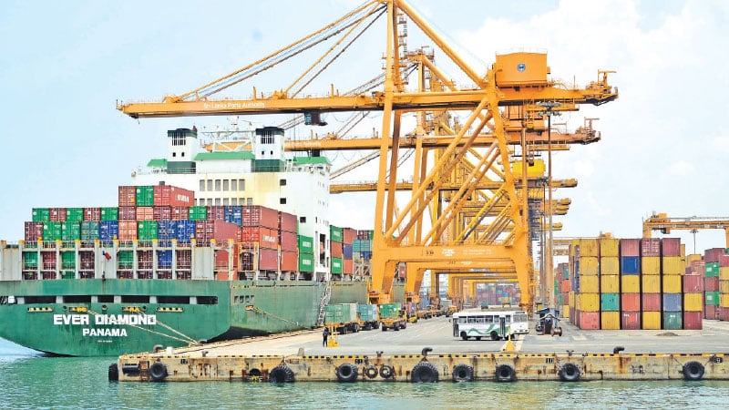 කොළඹ වරාය බිලියන 32ක් ලාබ ලබයි කොළඹ වරාය බිලියන 32ක් ලාබ ලබයි