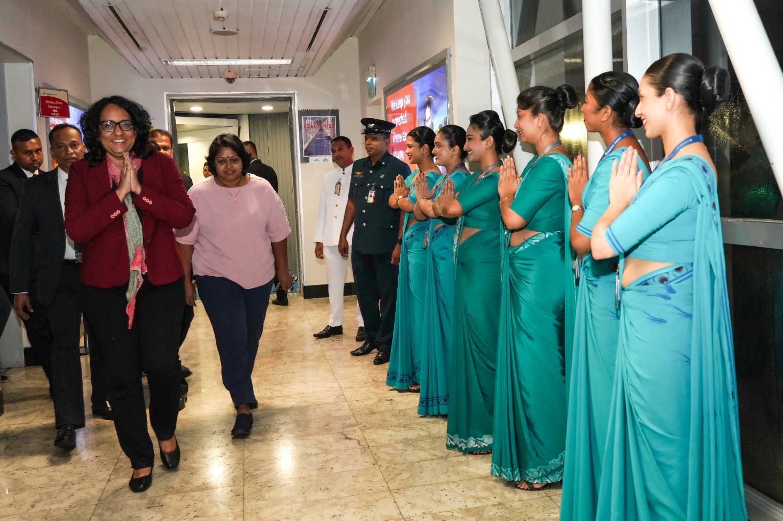 චීන නිල සංචාරය නිමවා අගමැතිනිය යළි දිවයිනට චීන නිල සංචාරය නිමවා අගමැතිනිය යළි දිවයිනට