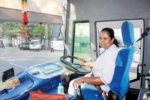 මගී බස්වල කාන්තා රියැදුරන් සහ කොන්දොස්තරලා