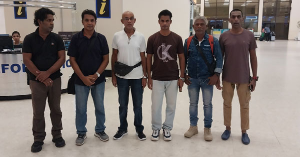 එරිත්රියාවේ රඳවාගෙන සිටි ශ්රී ලාංකික නාවිකයන් හය දෙනා මෙරටට එරිත්රියාවේ රඳවාගෙන සිටි ශ්රී ලාංකික නාවිකයන් හය දෙනා මෙරටට