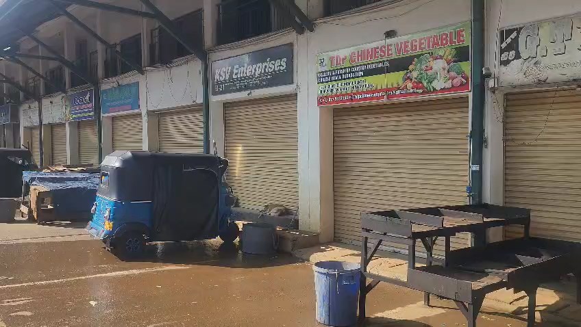 නුවරඑළිය ආර්ථිකය වසා දමා වෙළෙන්දෝ හා ගොවීහු මහපාරට බහී