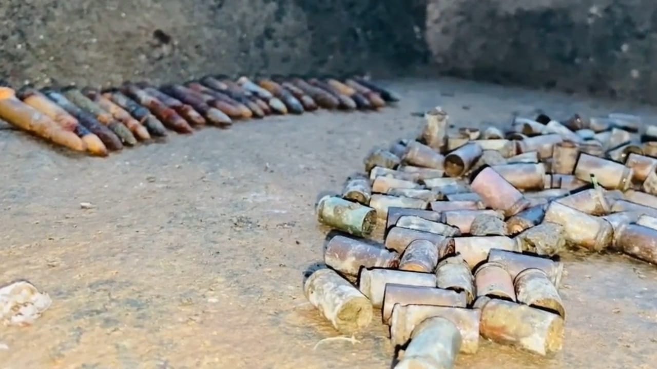 හුරුළුවැව රළපනාව අසල උණ්ඩ තොගයක්