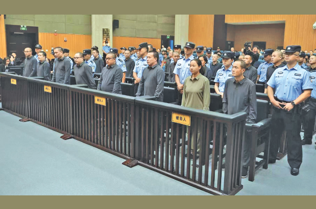 චීනයේ එකම පවුලක 11කට මරණ දඬුවම් චීනයේ එකම පවුලක 11කට මරණ දඬුවම්