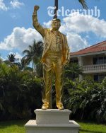 තමන්ගේ රත්තරන් පිළිමය හැදූ ආධාරකරුවන්ට  ට්‍රම්ප් ස්තූති කරයි